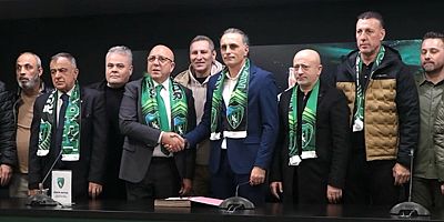 Yeşil siyahlılarda Mustafa Gürsel'le 1.5 yıllık sözleşme stadta imzalandı