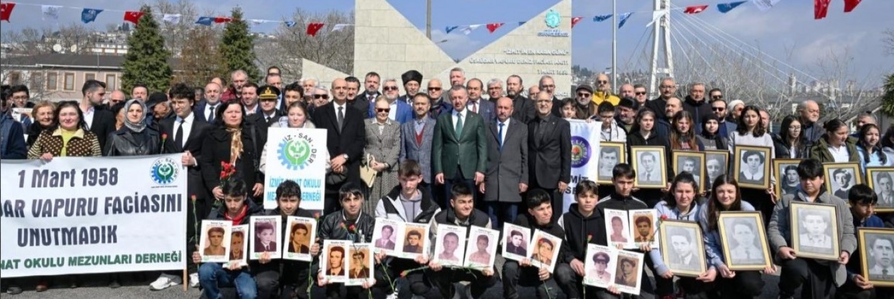 1 Mart Fcaiasının Anması 12.53'te denize çelenk bırakıldı, Büyükşehir'in yaptığı Anıt açıldı