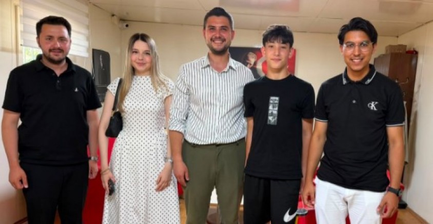 AK Genç İzmit’ten LGS Türkiye Birincilerine kutlama
