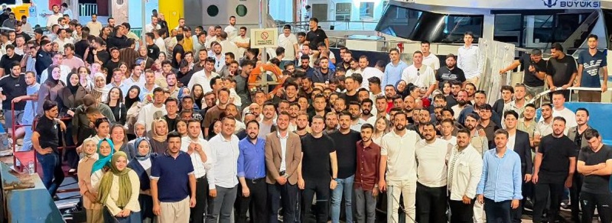 AK Genç Kocaeli'nin Teşkilat, Mahalle Başkanlarının Körfezde Mehtap Turu