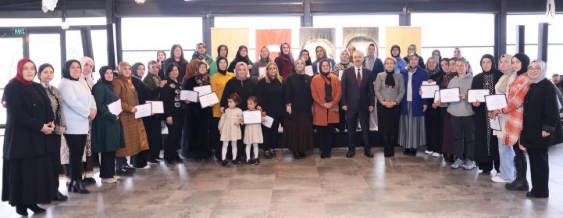 AK Kadınlarda Başkan Yasemin Özdemir'den Mahalle Başkanlarına moral