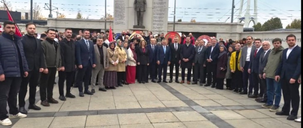 AK Kocaeli'den çelenk törenine geniş katılım