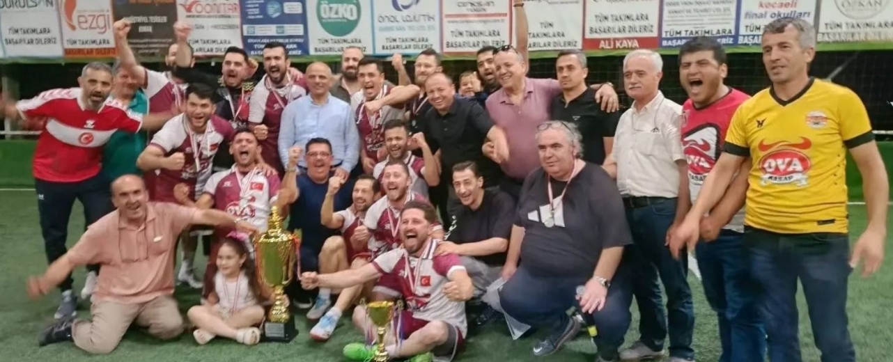 Altın Kiraz Turnuvasında Cenksan Yangın’ı 4-2 yenen Ova Kasap Şampiyon