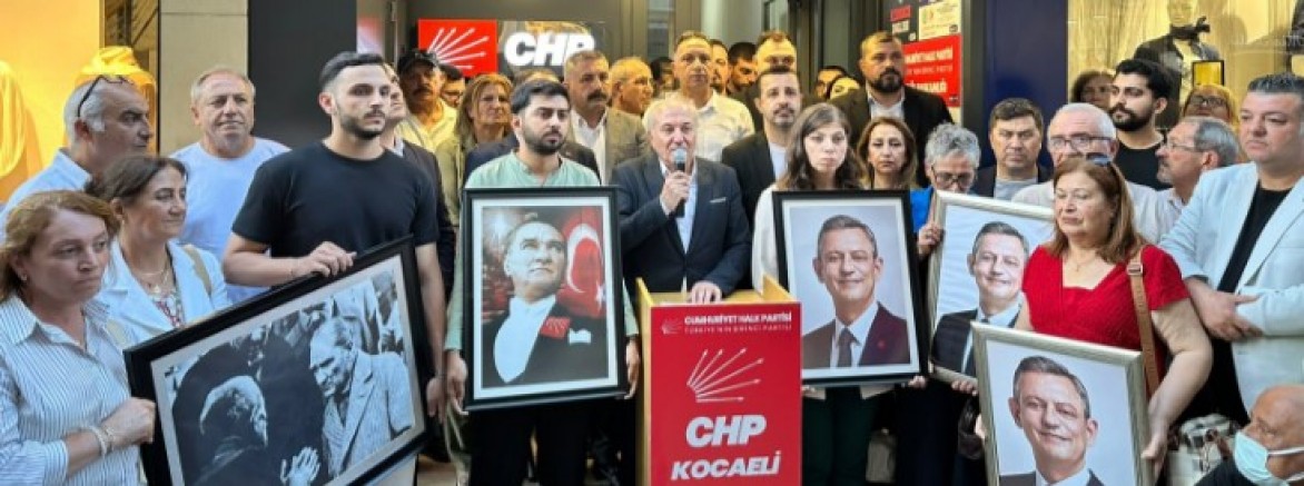 Arcan, İl Yönetimi ilçe Başkanlarılya CHP'den ayrıldı