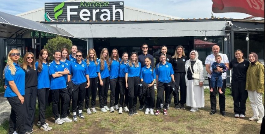 Büyük Kartepesporlu Voleybolcular kahvaltıda Ferah Restoran Hasan Akgül'ün konuğu