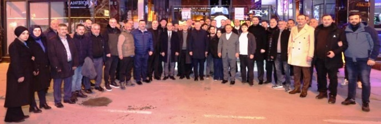 Büyükakın iftarda İzmit Çarşı esnafının davetlisiydi