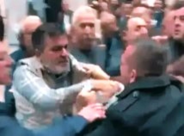 CHP İl Kongresinde Erdal Sertel'e saldırdılar
