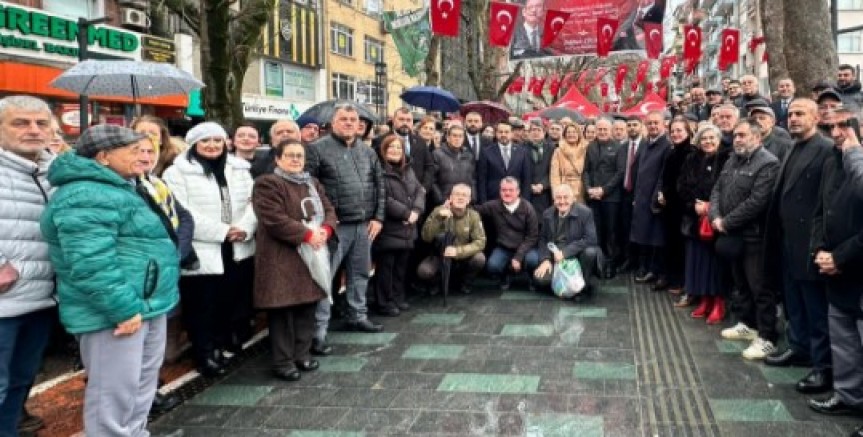CHP Koceli İzmit İlçe Binası önünde bayramlaştı
