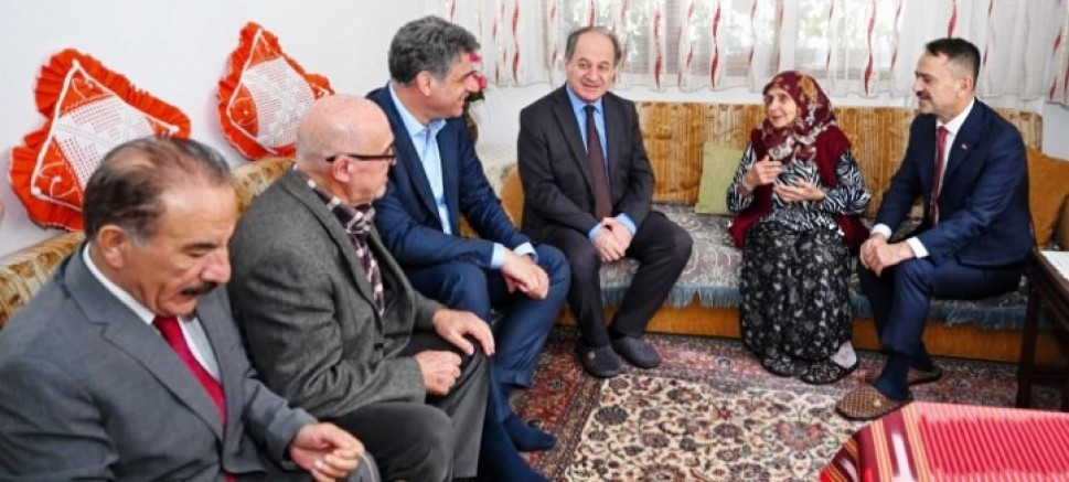 Cumhuriyetle yaşıt Vasfiye teyzeye Aktaştan ziyaret