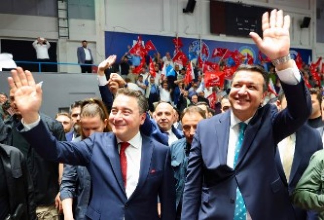 Devalı Babacan Saadetli Arıkan İzmitte kürsüde
