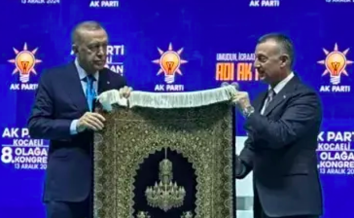 Erdoğan'a Büyükakın'dan İpek Halıdan Seccade