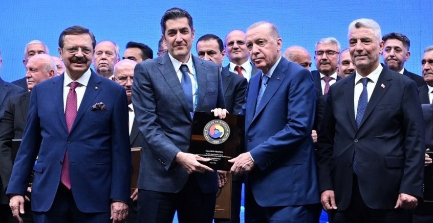 Erdoğan'dan Anlıpak'a Hizmet Şeref Plaketi 