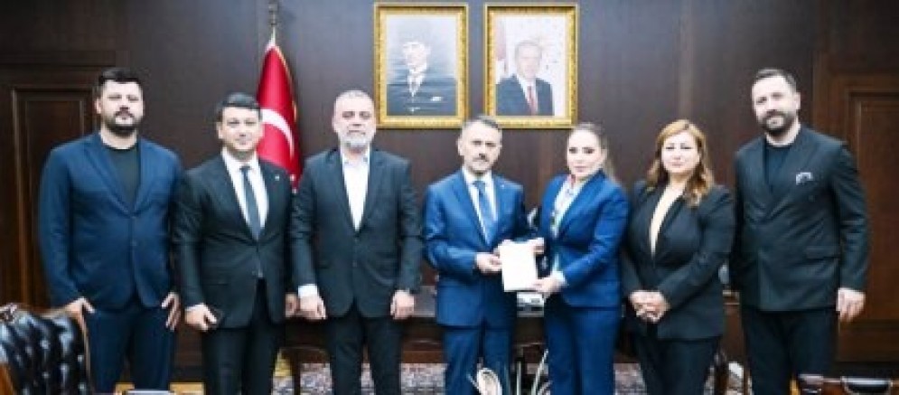 Gebze Ticaret Derneğinin Vali Aktaş'a ödül töreni daveti