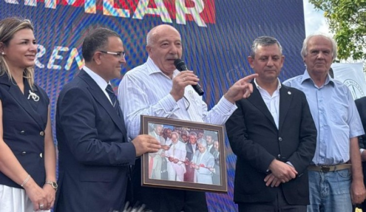 Halit Altuntaş'tan Özel'e Erbakan fotoğrafı nostaljisi