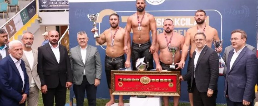 İshakçılar Güreşleri Seçkin Duman Başpehlivan oldu