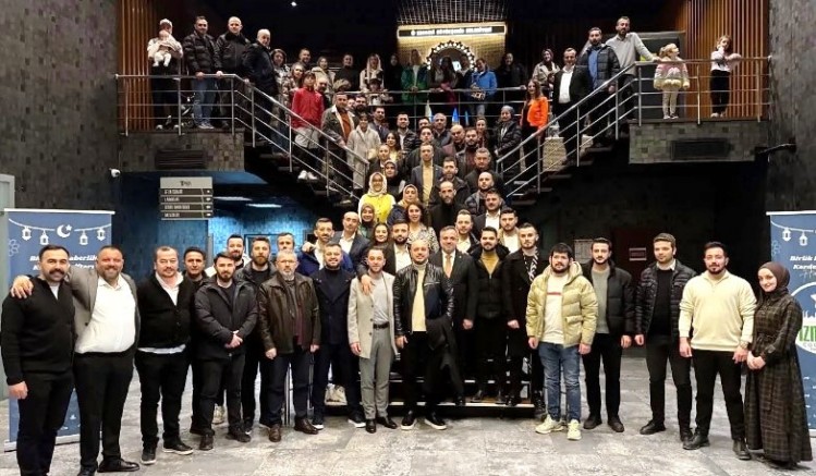  İzmit’in Çocukları Dostluk Grubu’nun iftarına AK Partili Halil Dokuzlarda katıldı