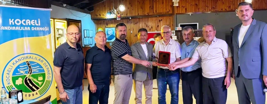 Kandıralıların Yaza Merhaba buluşmasında Yaşar'la Okyar'a vefa Plaketi