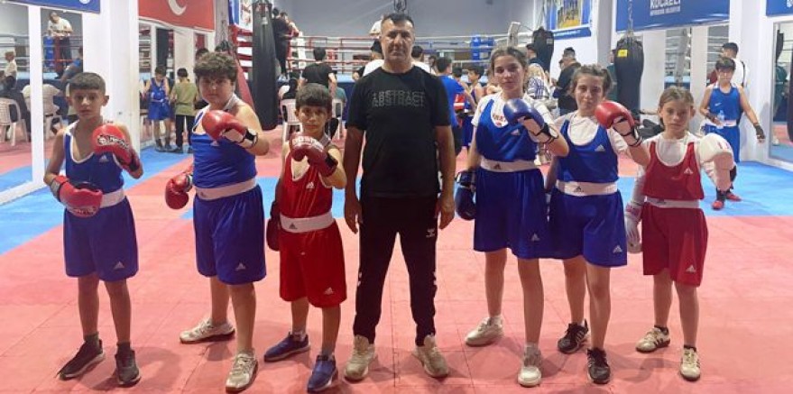 Kartepeli Alt Minikler Boks Şampiyonasında başarılı