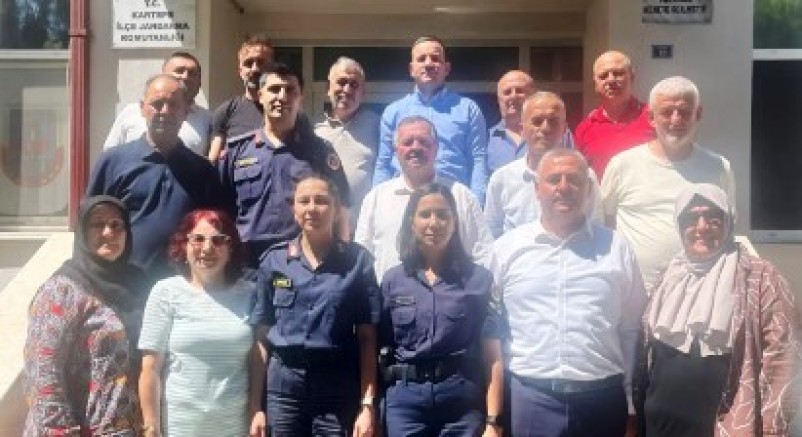 Kartepeli Muhtarlar Esra Teğmene hayırlı olsuna gitti