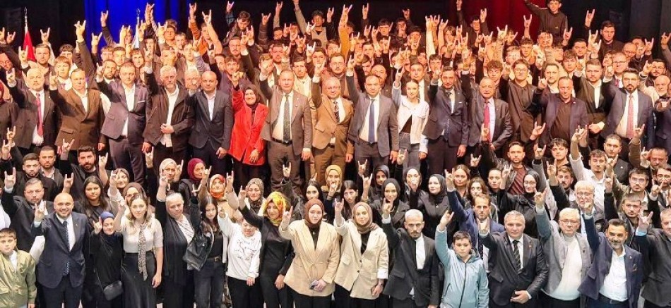 Kocaeli’de Ülkü Ocaklarından Genç Bozkurtlara törenle MHP Rozetleri