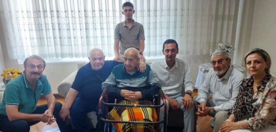 MHP İzmit Türeyenden kurucu Vahap Atlı ziyareti