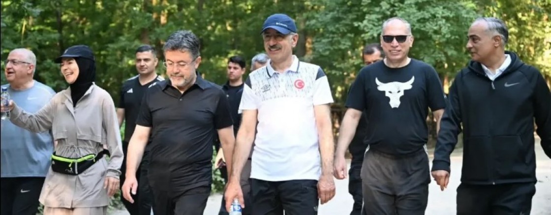 Sapanca'ya Gelen Bakanlar Ormanya'da yürüdüler