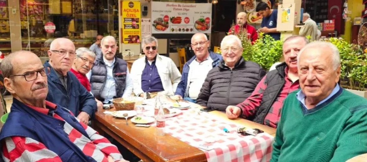 Sefa Başkan Dostlarıyla Kapanönünde