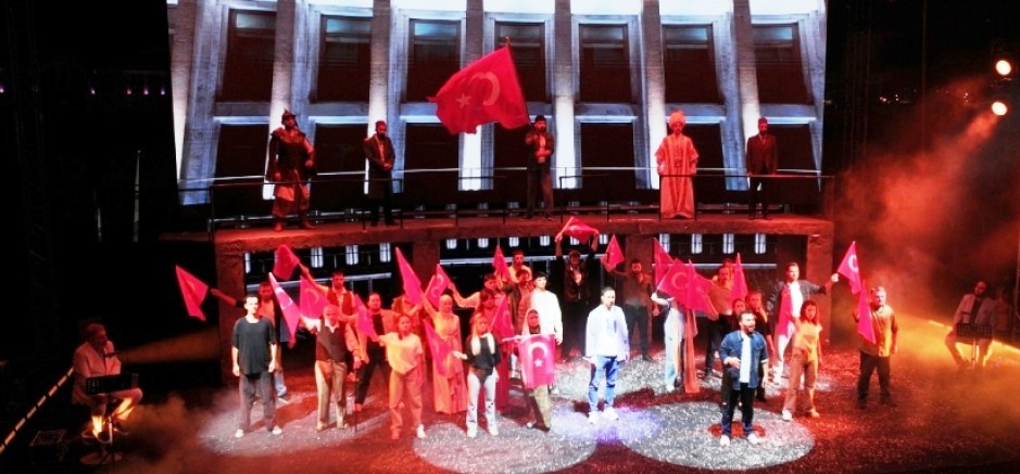 Şehir Tiyatrosu Toprağın Hafızası gösterisiyle 15 Temmuz ruhunu sanatla buluşturdu