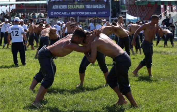Sekapark Altınkemer Yağlı Güreşlerinde pehlivanlar kol bağladı