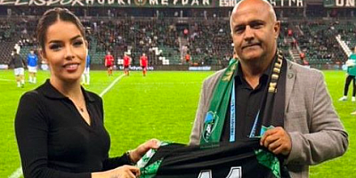 41 bininci kartı alan Gizem Altınay'a imzalı forma