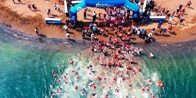 471 yüzücü Açık Su yarışında körfezde kulaç attı