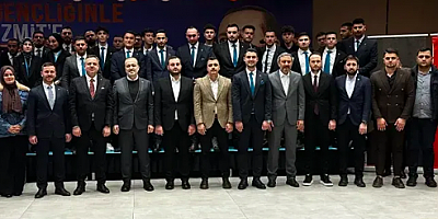 AK Genç İzmit kongresinde Köksal Gümüş görevi Enes Akbal'a devretti