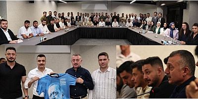 AK Genç Kocaeli Başkanı Çağlayan ekibiyle Tahir Başkanla çay sohbetinde