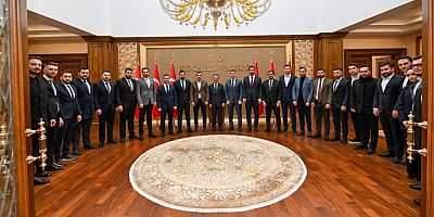 AK Genç Kocaeli Çağatay Çağlayan yönetimiyle Vali Aktaş'ı ziyaret etti