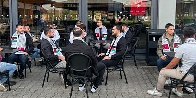 AK Gençlerin Kahvecide yer kapatma eylemi