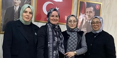 AK Kadın İzmitte Atabay yeni üyelere rozet taktı