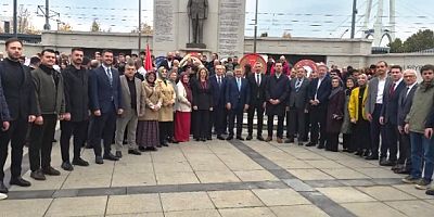 AK Kocaeli'den çelenk törenine geniş katılım