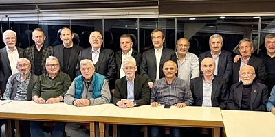 AK Partili Eski Belediye Başkanları Halil Yenice'nin ev sahipliğinde buluştu