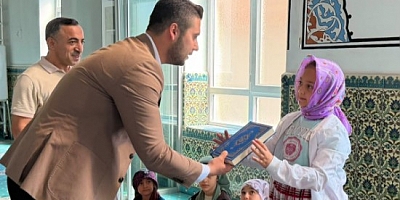 Akbaldan Kur'an-ı Kerime geçenlere ilk kuranları hediye