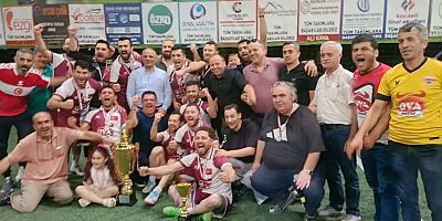 Altın Kiraz Turnuvasında Cenksan Yangın’ı 4-2 yenen Ova Kasap Şampiyon