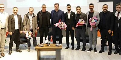 Ünlü Futbolcular Amatör Ruhunu Kaybetmeyen Profesyoneller’ panelinde