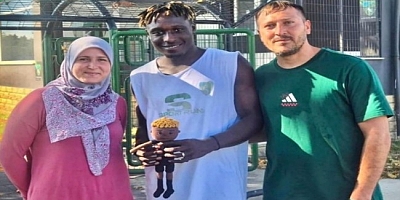 Araç Ailesinden Agyei'ye örgü bebek süprizi