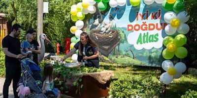 Atlas'a kutlama Düşkün Leylekler Evinde