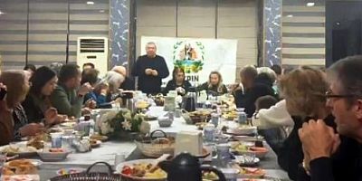 Aydınlılar geleneksel iftarı Öğretmenevindeydi