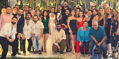 Ayşe Uğuz'u düğününde Basından arkadaşları yalnız bırakmadı