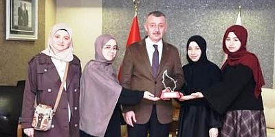 Büyükakın, Dünya ikincisi İHL'li öğrencilerrle