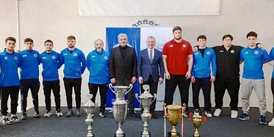 Büyükakından Kağıtsporun şampiyonlarına kutlama