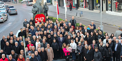 CHP Bekirpaşa Atatürk Anıtında saygı duruşunda