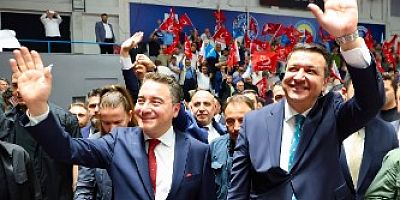 Devalı Babacan Saadetli Arıkan İzmitte kürsüde