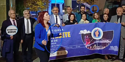 Diyabet Gününde farkındalık aydınlatma ışıkları mavi yandı